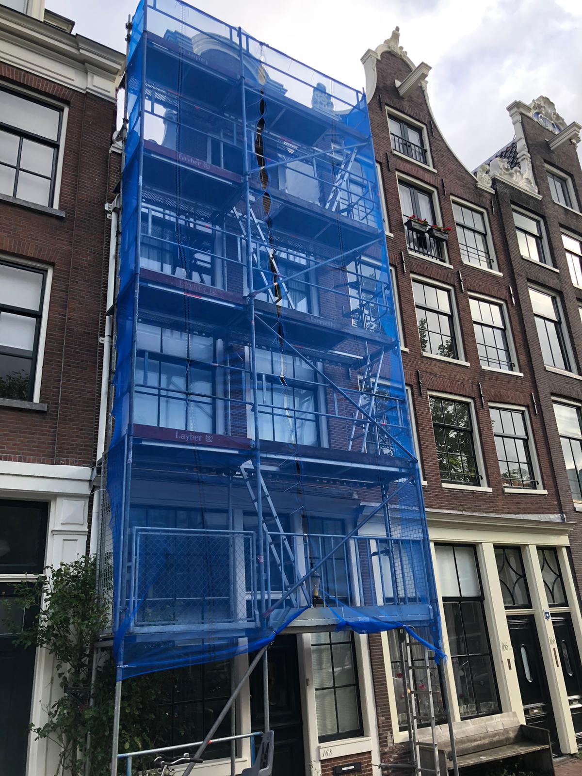 Buitenschilderwerk met steigers in Nieuwegein